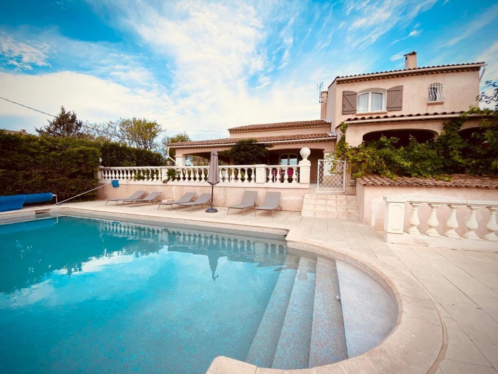 La Villa Des Ames Liees Draguignan Exterior foto